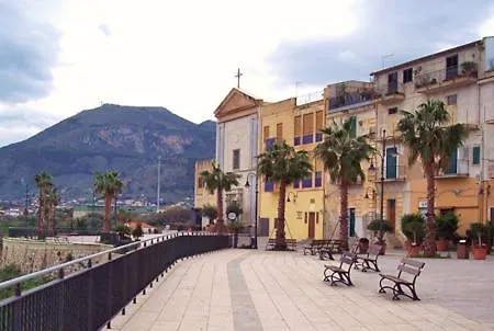 La Casa All'angolo * Altavilla Milicia